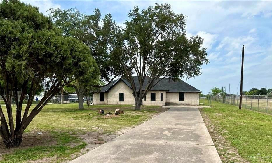 View of front of house featuring a front yard