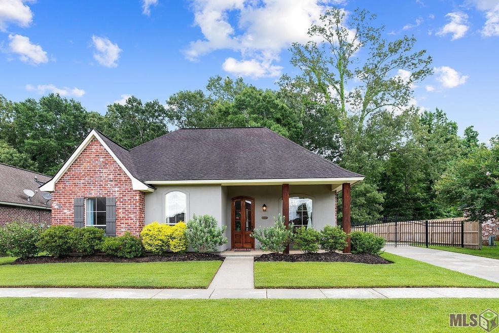 6034 Woodbend Dr, Zachary, LA 70791 - photo 1