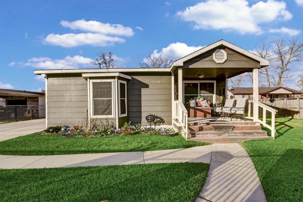 2206 Ellington St, Houston, TX 77088 - photo 1