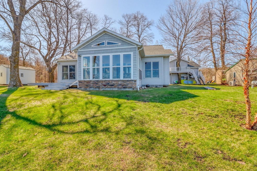 Sold $916,000