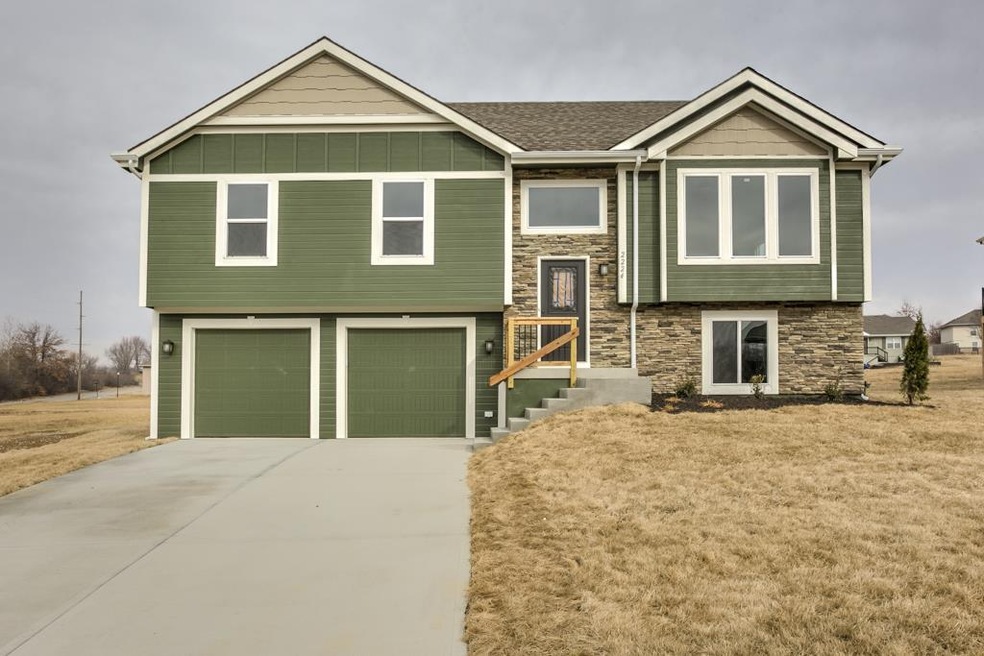 Lots of windows for natural daylight, stone trim, 