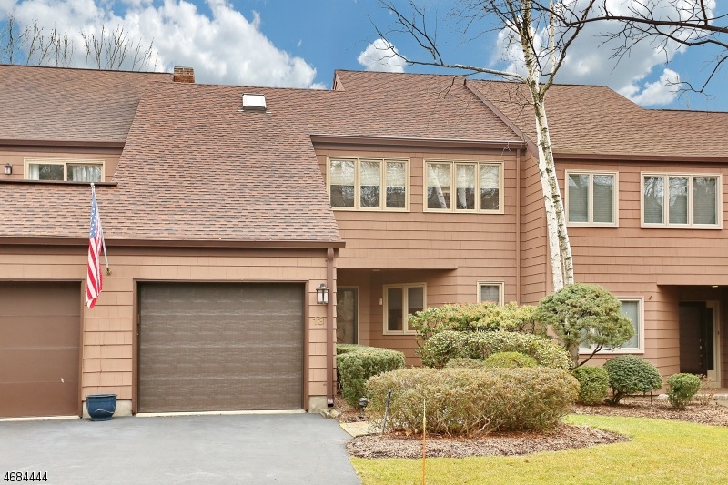 13 Grist Mill Run, Mahwah, NJ 07430 - photo 1