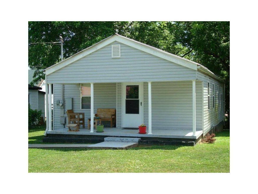 923 Hopson St, Johnson City, TN 37601 - photo 1