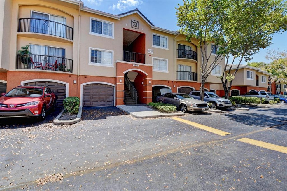 4197 N Haverhill Rd unit 205, West Palm Beach, FL 33417 - photo 1