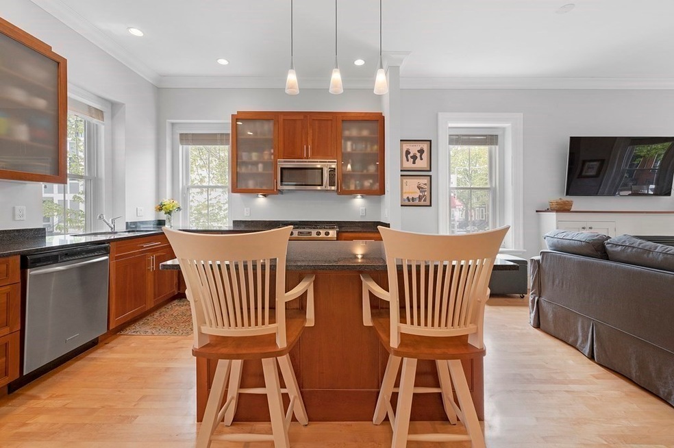 332 K St unit 1, Boston, MA 02127 - photo 1