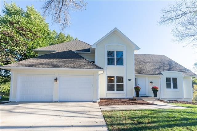 5723 Richards Cir, Shawnee, KS 66216 - photo 1