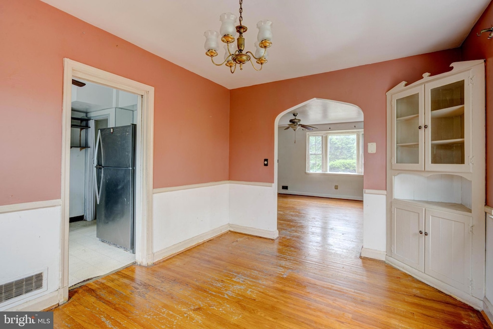 6207 Pioneer Dr, Baltimore, MD 21214 - photo 1