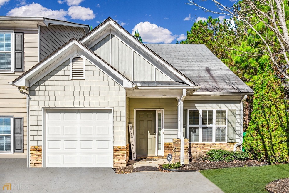 Traditional Townhome Minutes To Shopping & Dining!