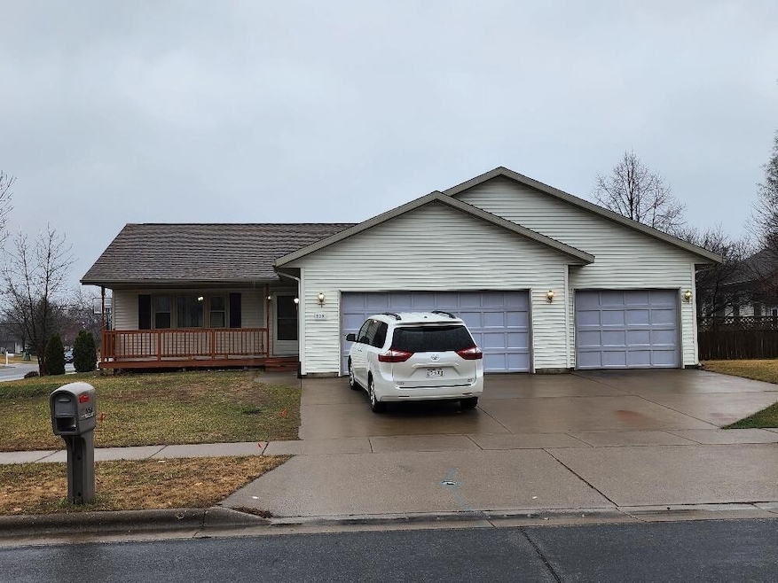 939 8th Ave N