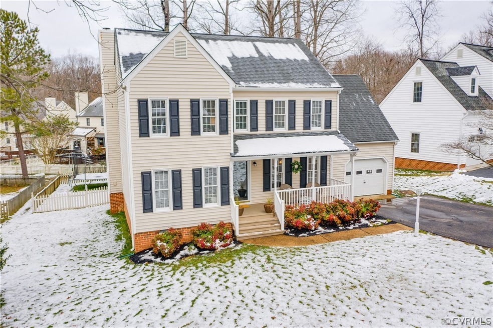 Welcome to your new home in Woodlake.  You can wal