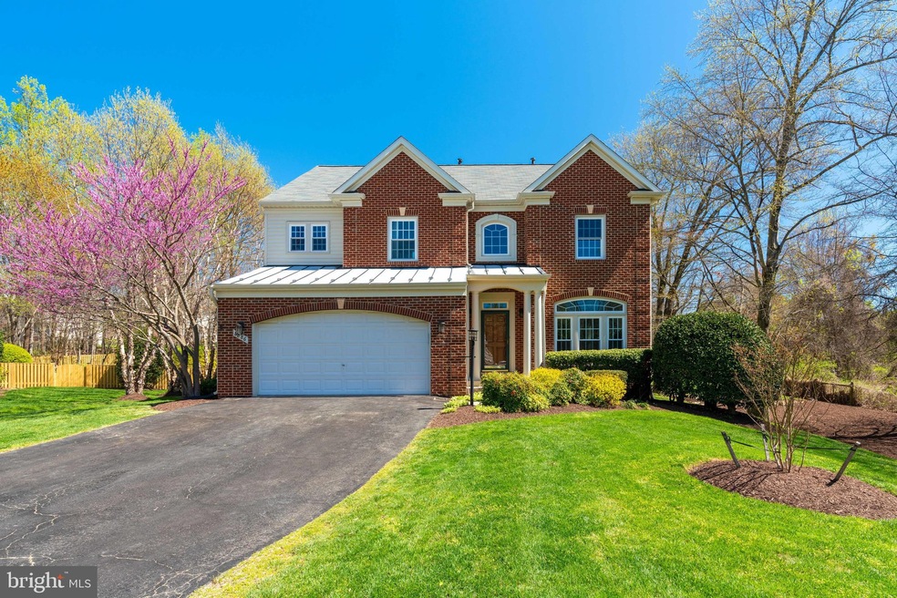 8886 Crosspointe Glen Way, Lorton, VA 22079 - photo 1