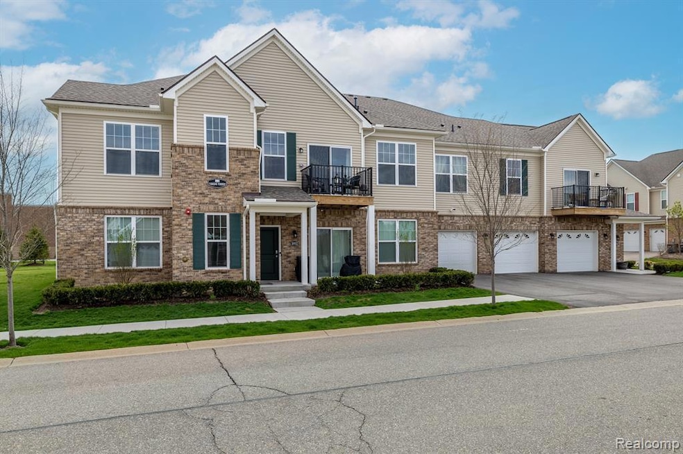 10040 Ridge Run St, Howell, MI 48855 - photo 1