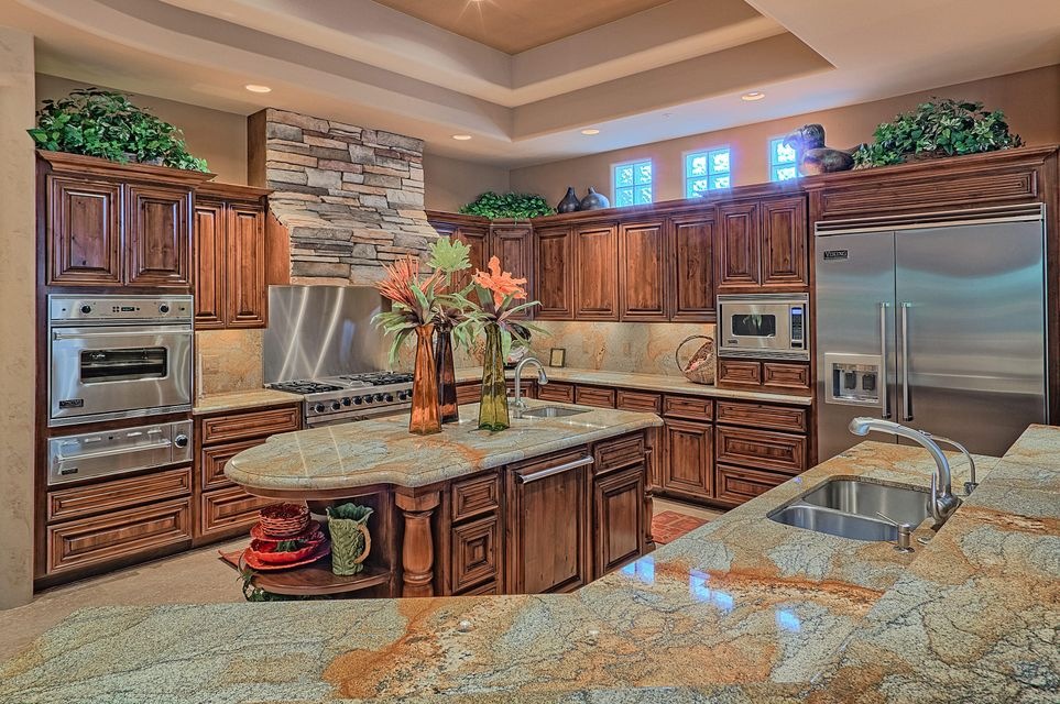 12-21-Kitchen - Large Center Island
