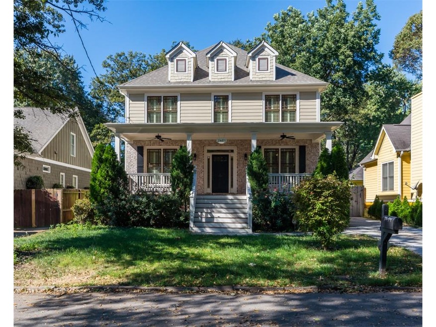 Gorgeous & spacious Craftsman style newer construc
