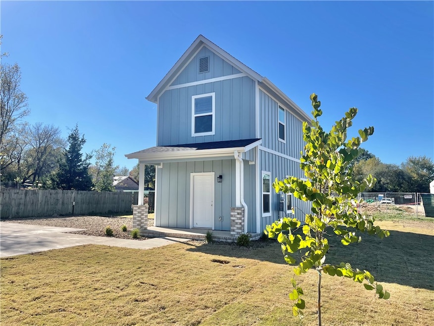 506 Park St unit C, Springdale, AR 72764 - photo 1