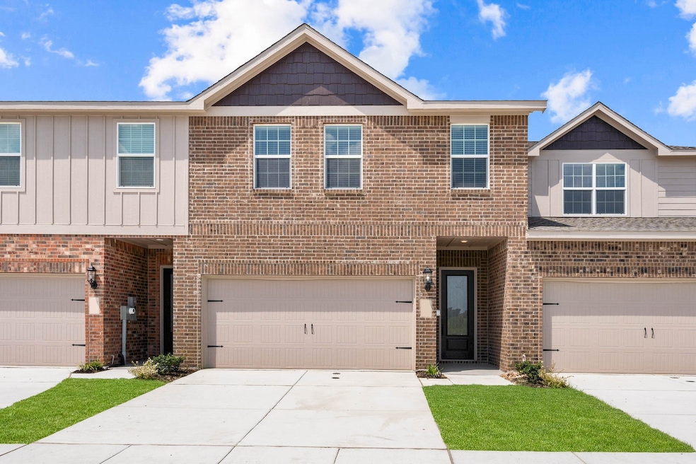 485 Mb's Way, Pilot Point, TX 76258 - photo 1