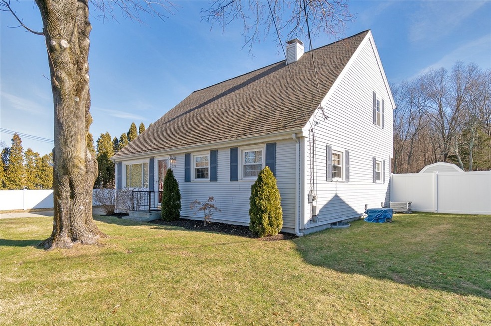 171 Halsey Rd, Woonsocket, RI 02895 - photo 1