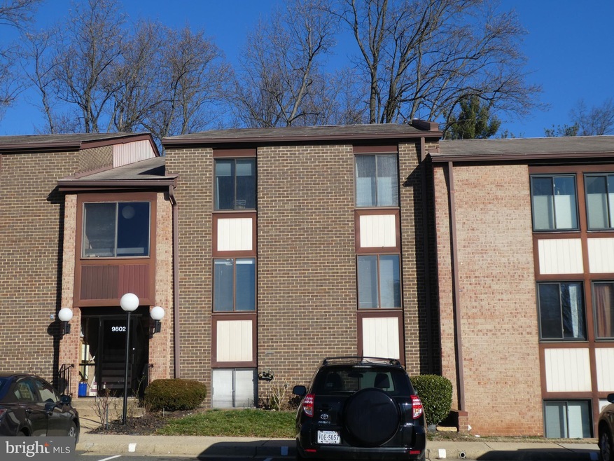 9802 Kingsbridge Dr unit 202, Fairfax, VA 22031 - photo 1