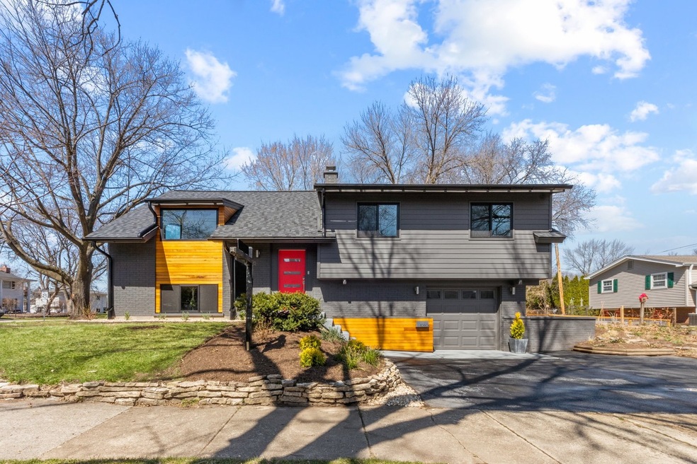 1060 Laurel Ln, Naperville, IL 60540 - photo 1