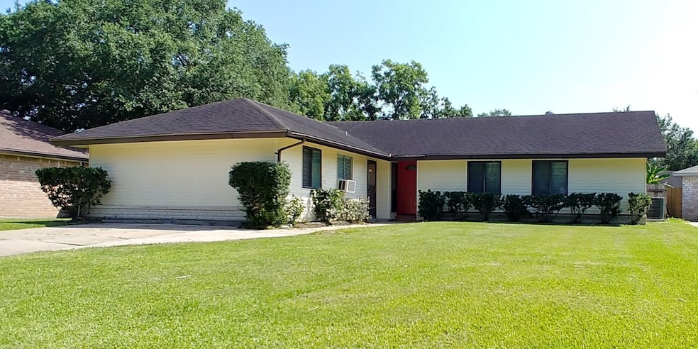 16707 Hibiscus Ln, Friendswood, TX 77546 - photo 1