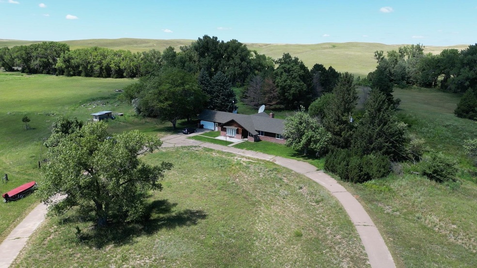8817 W Foothills Rd, North Platte, NE 69101 - photo 1