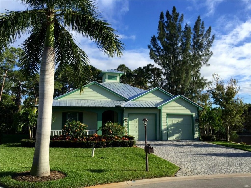 Hummingbird Place Features