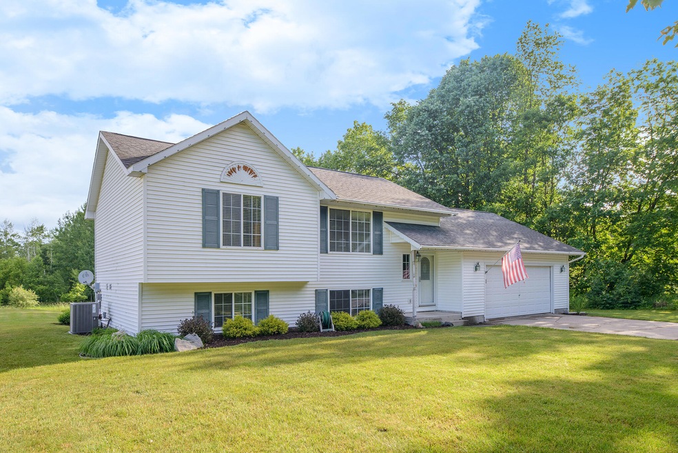 8177BeckerAve-40