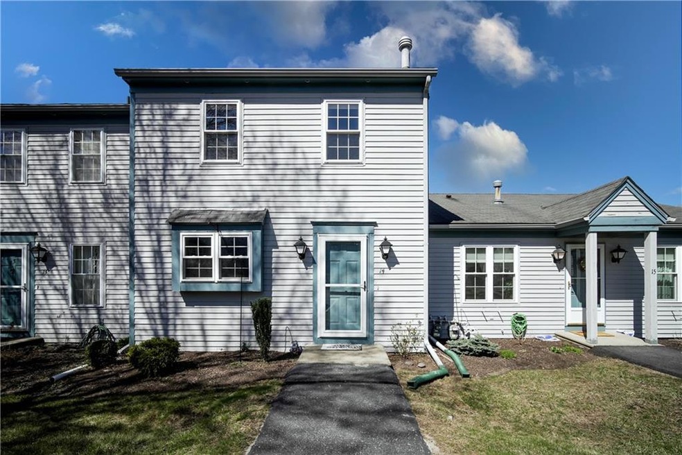 565 Quaker Ln unit 14, West Warwick, RI 02893 - photo 1