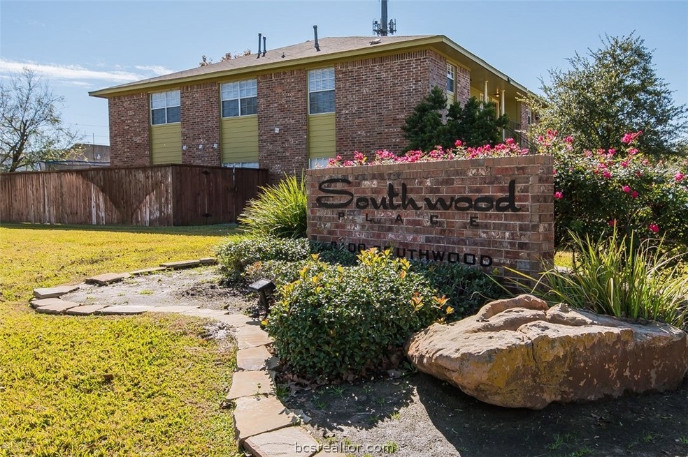 2100 Southwood Dr unit 19, College Station, TX 77840 - photo 1