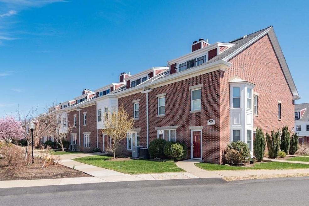 158 Quincy Shore Dr unit 91, Quincy, MA 02171 - photo 1