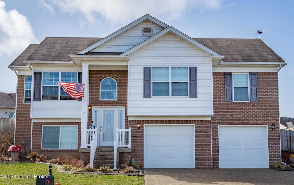225 Crystal View Ct, Mount Washington, KY 40047 - photo 1