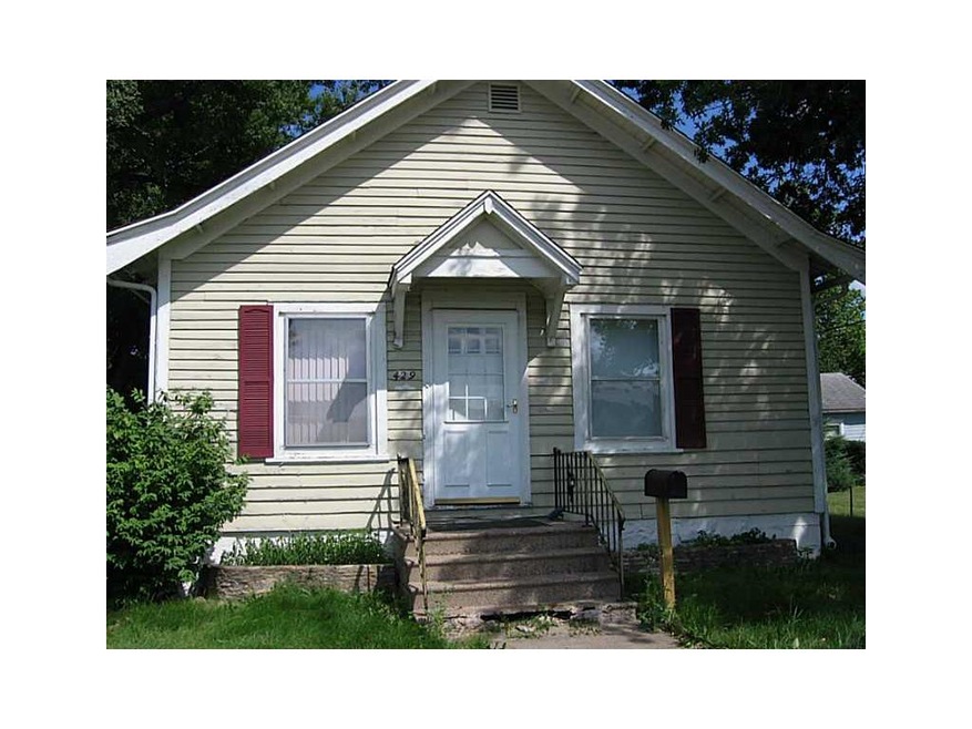 429 11th St NW, Cedar Rapids, IA 52405 - photo 1