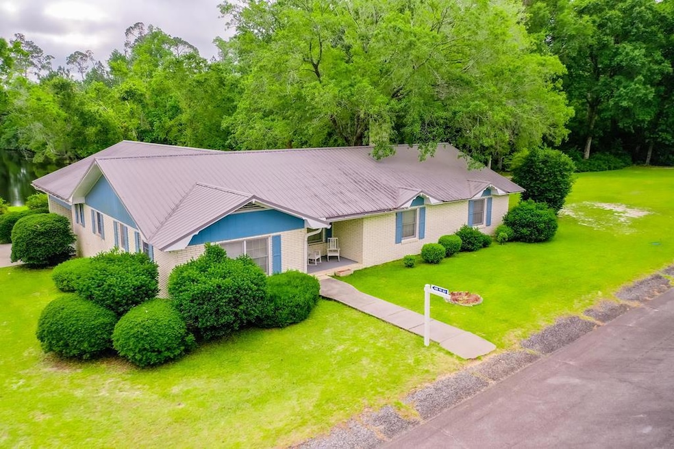 833 Smallee St, Alma, GA 31510 - photo 1