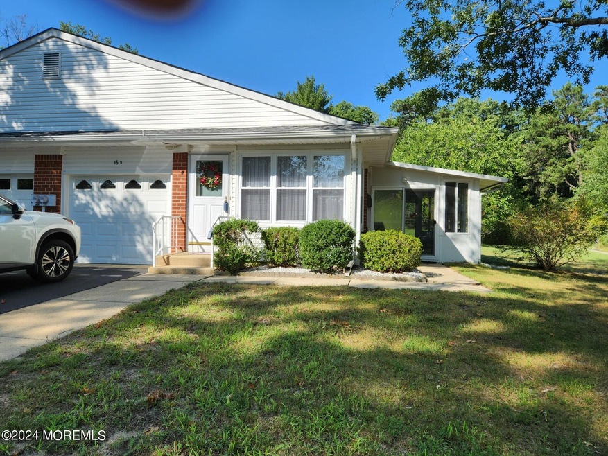 16B Snowberry - Front exterior