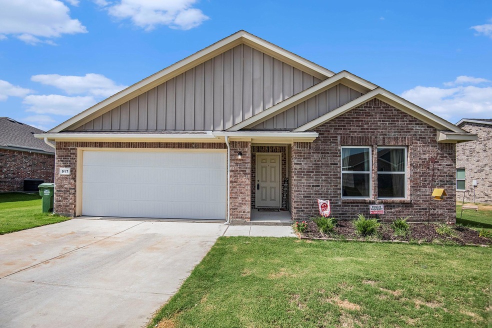 917 Avagail Ave, Springtown, TX 76082 - photo 1