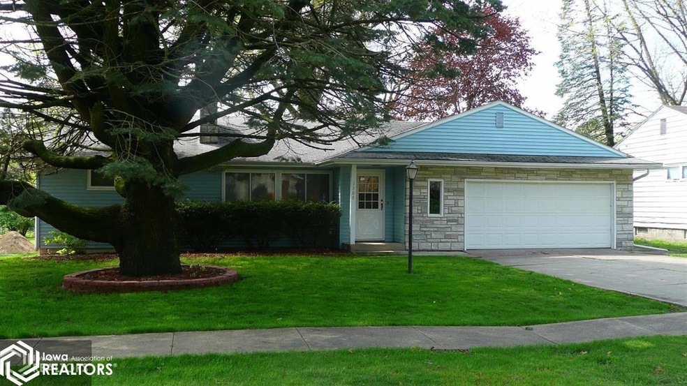 1808 W State St, Marshalltown, IA 50158 - photo 1