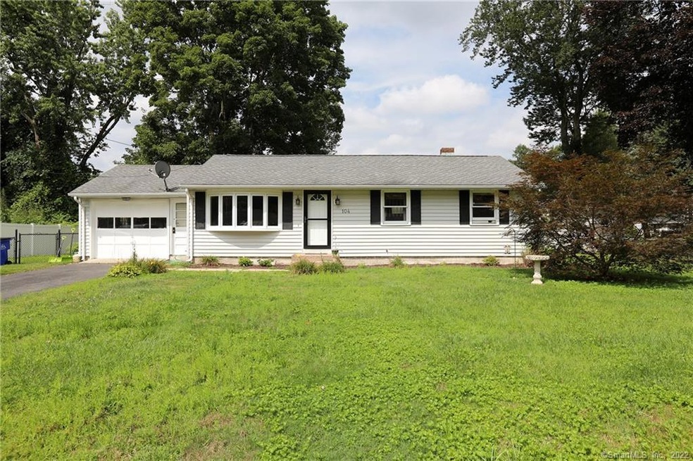 104 Belaire Cir, Windsor Locks, CT 06096 - photo 1