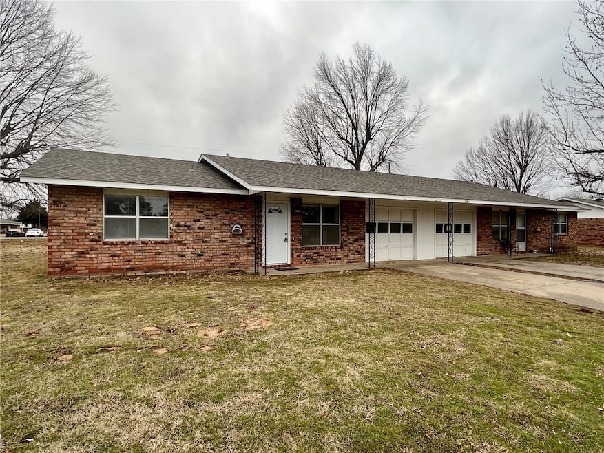 2004 Horseshoe Dr unit A, Springdale, AR 72762 - photo 1