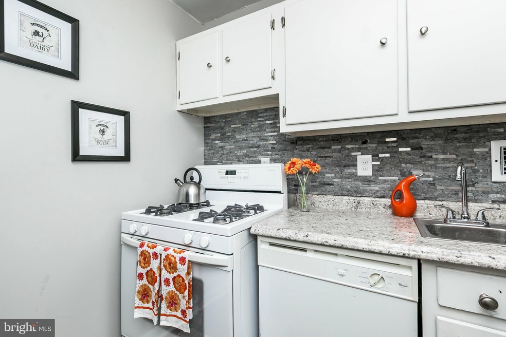 6011 Emerson St unit 111, Bladensburg, MD 20710 - photo 1