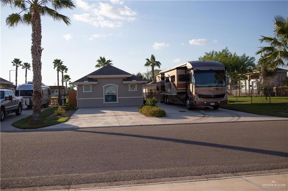 2202 Robin Ln, Mission, TX 78572 - photo 1