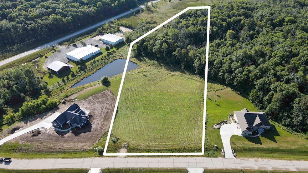 4147 S Woodcrest Ridge Dr, West Bend, WI 53095 - photo 1