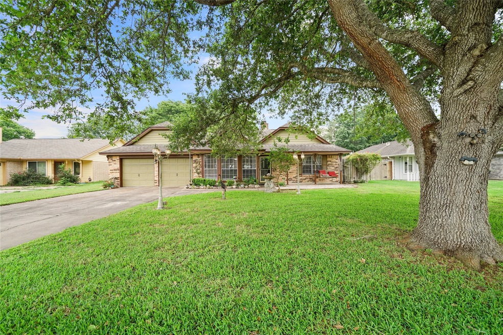 3520 Stevenwood Ln, Alvin, TX 77511 - photo 1