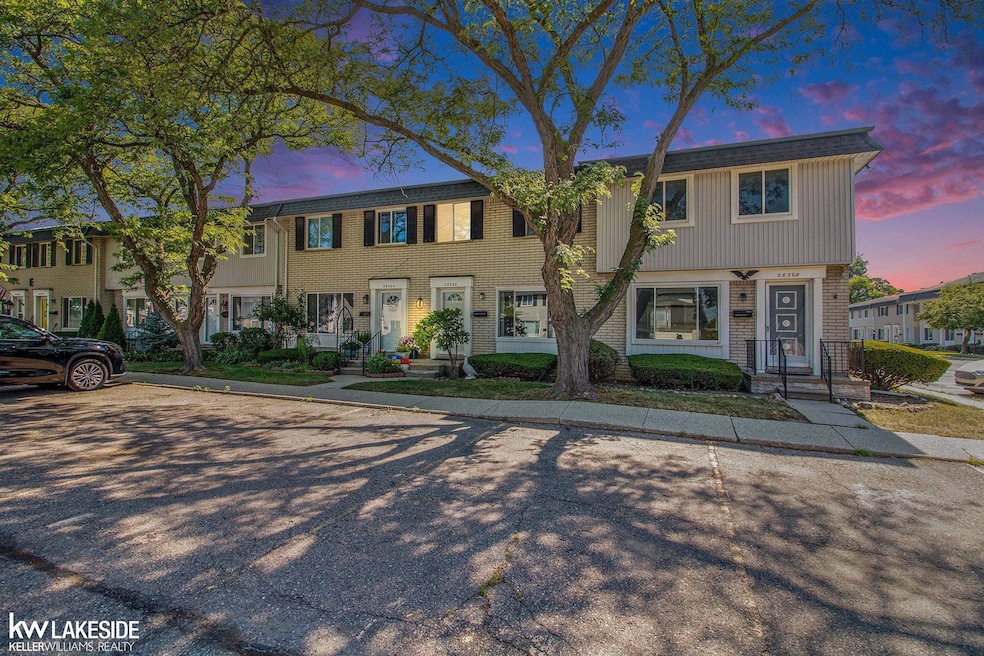 28306 Universal Dr, Warren, MI 48092 - photo 1