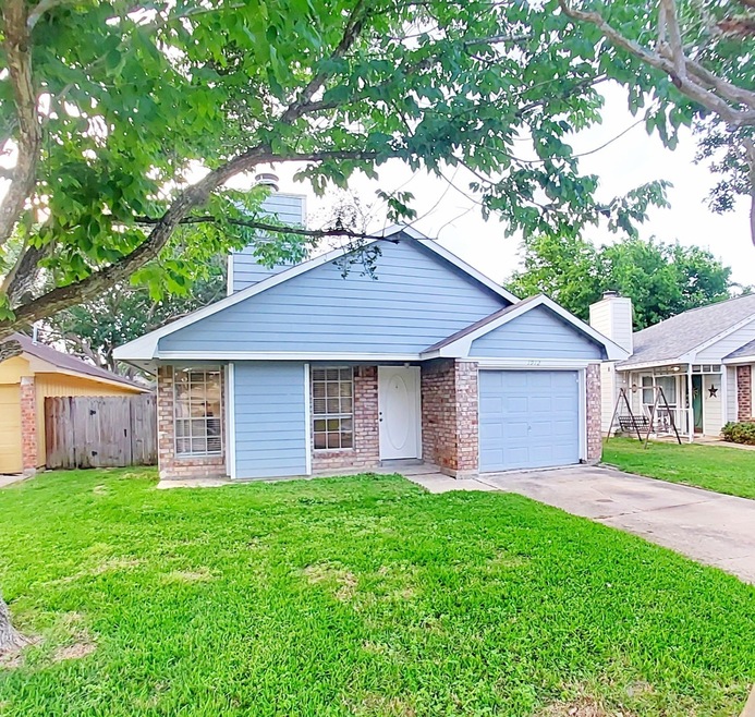 1912 Pine Dr, Rosenberg, TX 77471 - photo 1