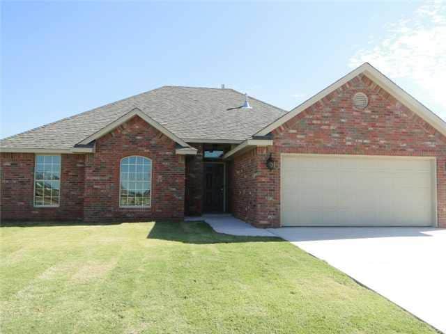 2113 Crooked Oak Dr, Shawnee, OK 74804 - photo 1