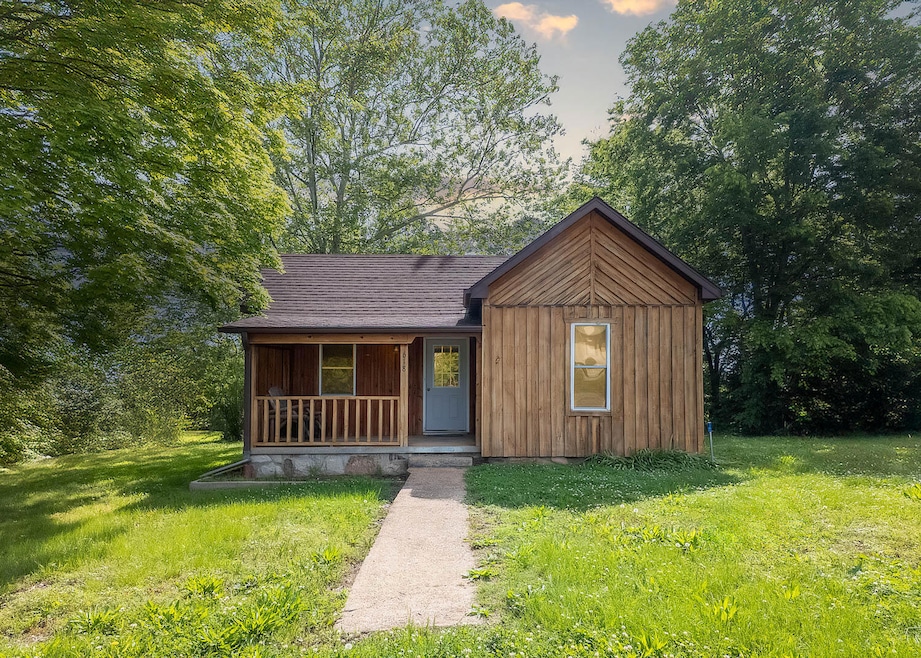Home in town for sale thayer0