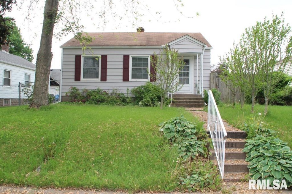 2121 W 18th St, Davenport, IA 52804 - photo 1