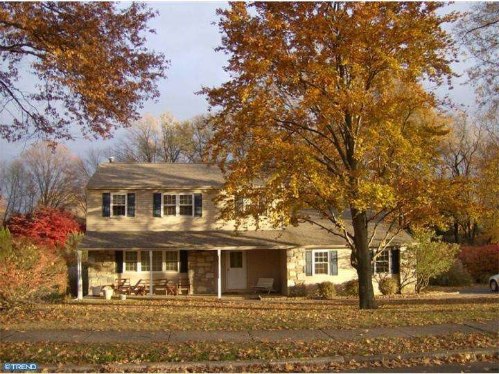 3975 Countrywood Ln, Hatboro, PA 19040 - photo 1