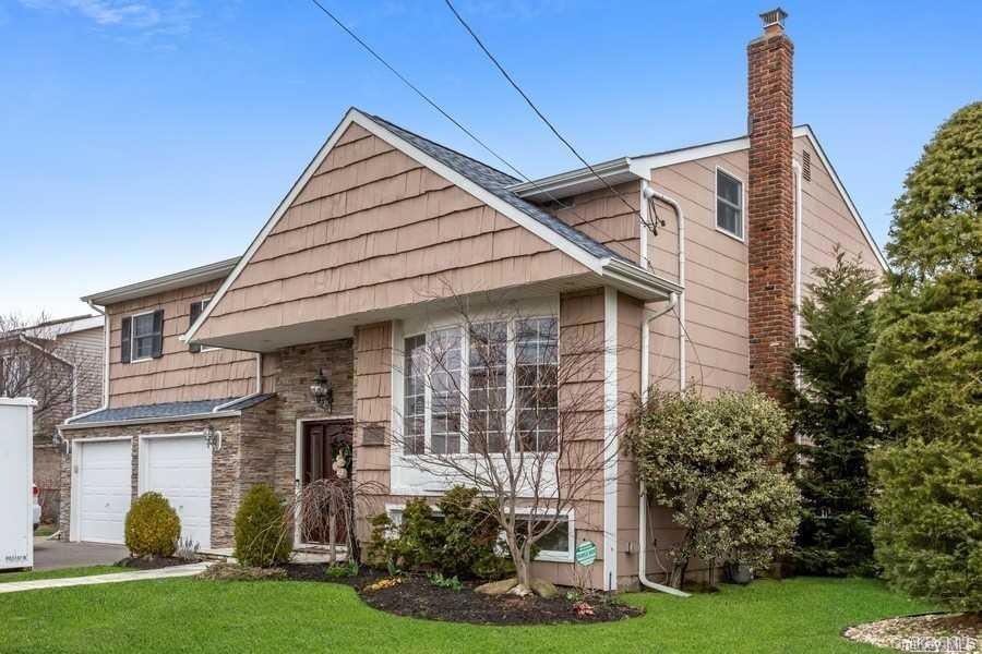 3135 Camden Ln, Merrick, NY 11566 - photo 1