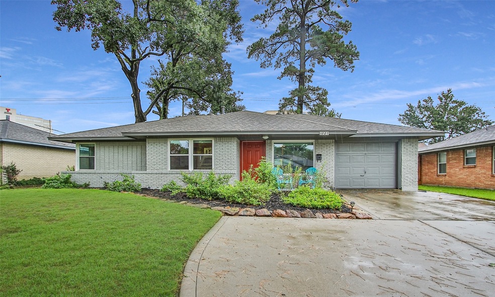 1227 W 30th St, Houston, TX 77018 - photo 1